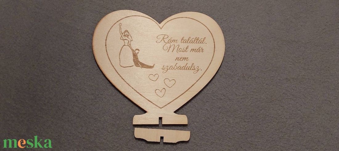 Szív alakú tábla veled - esküvő - dekoráció - asztaldísz - Meska.hu