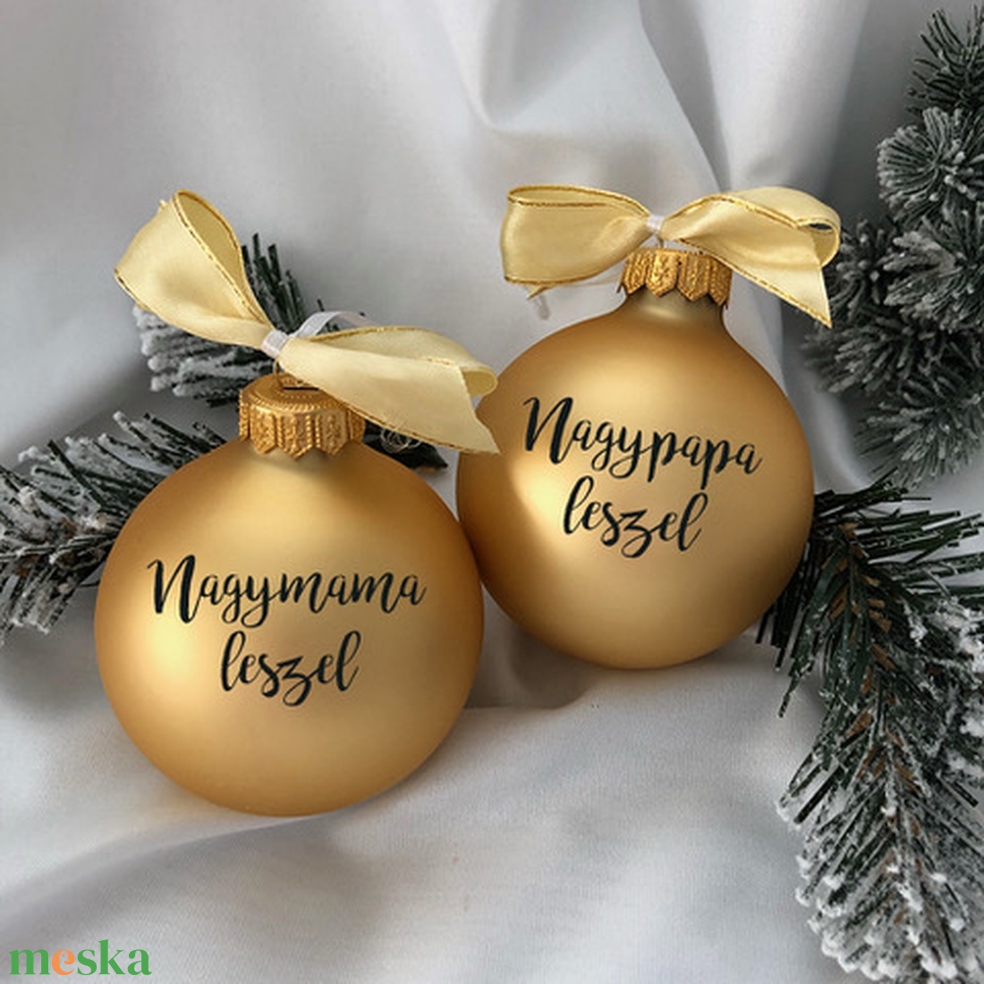 Karácsonyi gömb, egyedi, névre szóló felirattal - üveg karácsonyfa dísz  - Arany - karácsony - karácsonyi lakásdekoráció - karácsonyfadíszek - Meska.hu