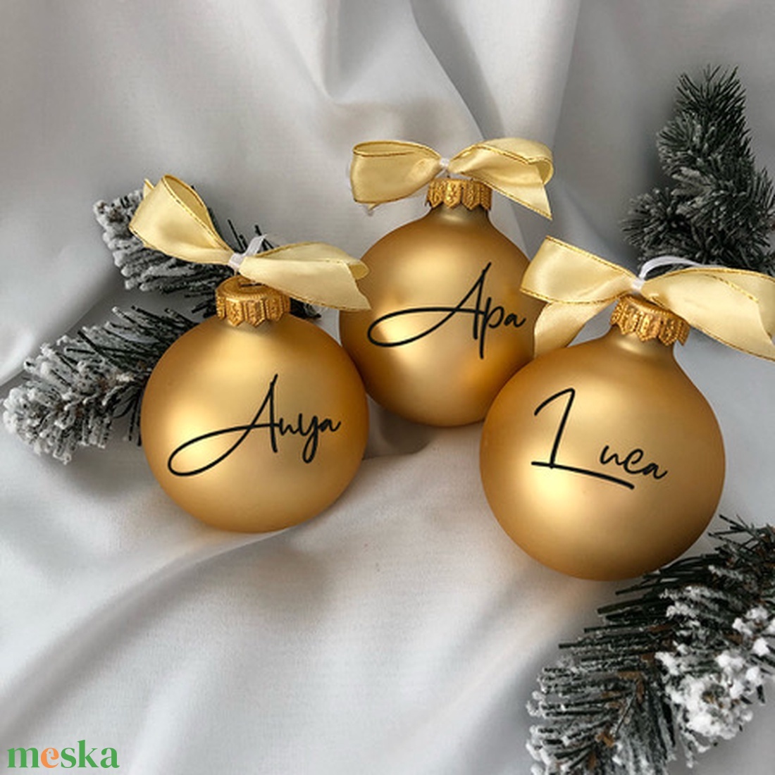 Karácsonyi gömb, egyedi, névre szóló felirattal - üveg karácsonyfa dísz  - Arany - karácsony - karácsonyi lakásdekoráció - karácsonyfadíszek - Meska.hu