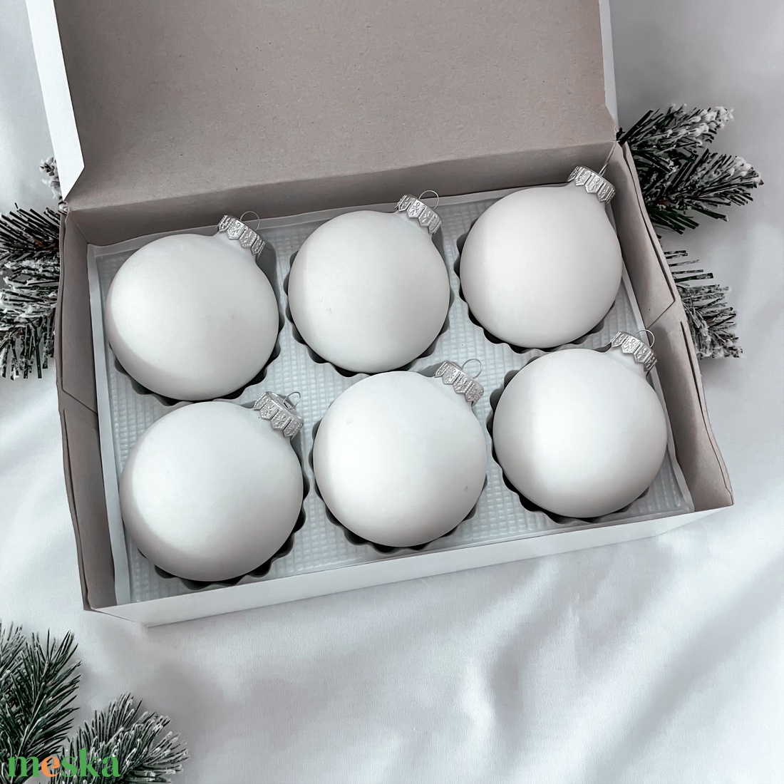 Karácsonyi üveg gömb csomag - 6 db fehér - alapanyag - kellékek & szerszámok - díszíthető tárgyak - üveg - Meska.hu Karácsonyi üveg gömb csomag - 6 db fehér - alapanyag - kellékek & szerszámok - díszíthető tárgyak - üveg - Meska.hu