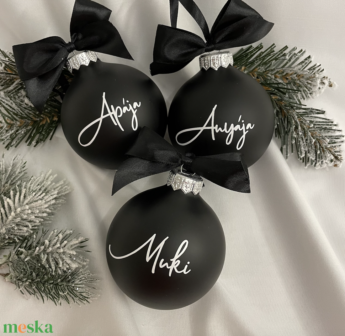 Névre szóló üveg karácsonyfa dísz  - Fekete - karácsony - karácsonyi lakásdekoráció - karácsonyfadíszek - Meska.hu