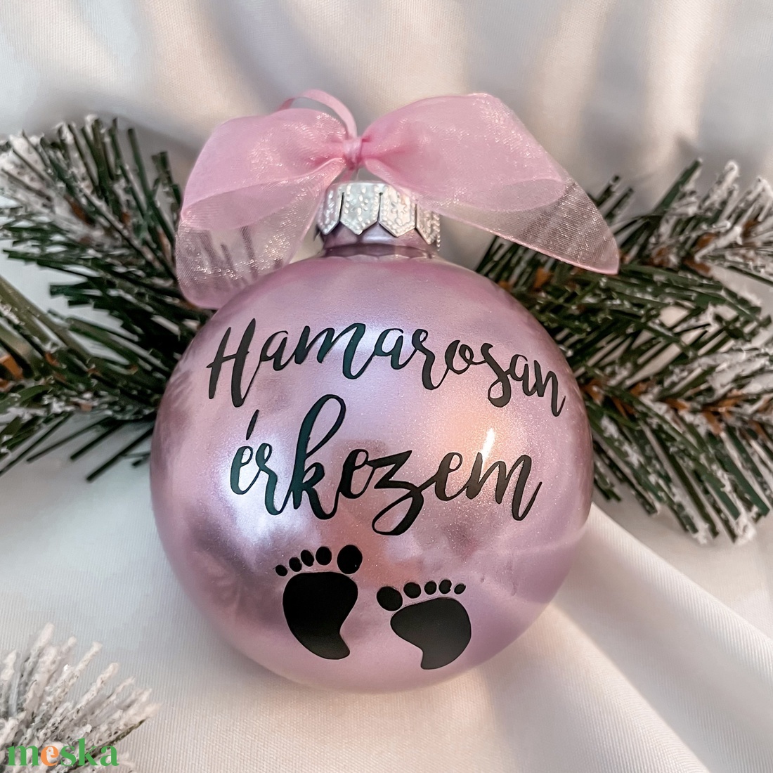 Hamarosan érkezem - karácsonyi üveggömb - Rózsaszín - karácsony - karácsonyi lakásdekoráció - karácsonyfadíszek - Meska.hu Hamarosan érkezem - karácsonyi üveggömb - Rózsaszín - karácsony - karácsonyi lakásdekoráció - karácsonyfadíszek - Meska.hu