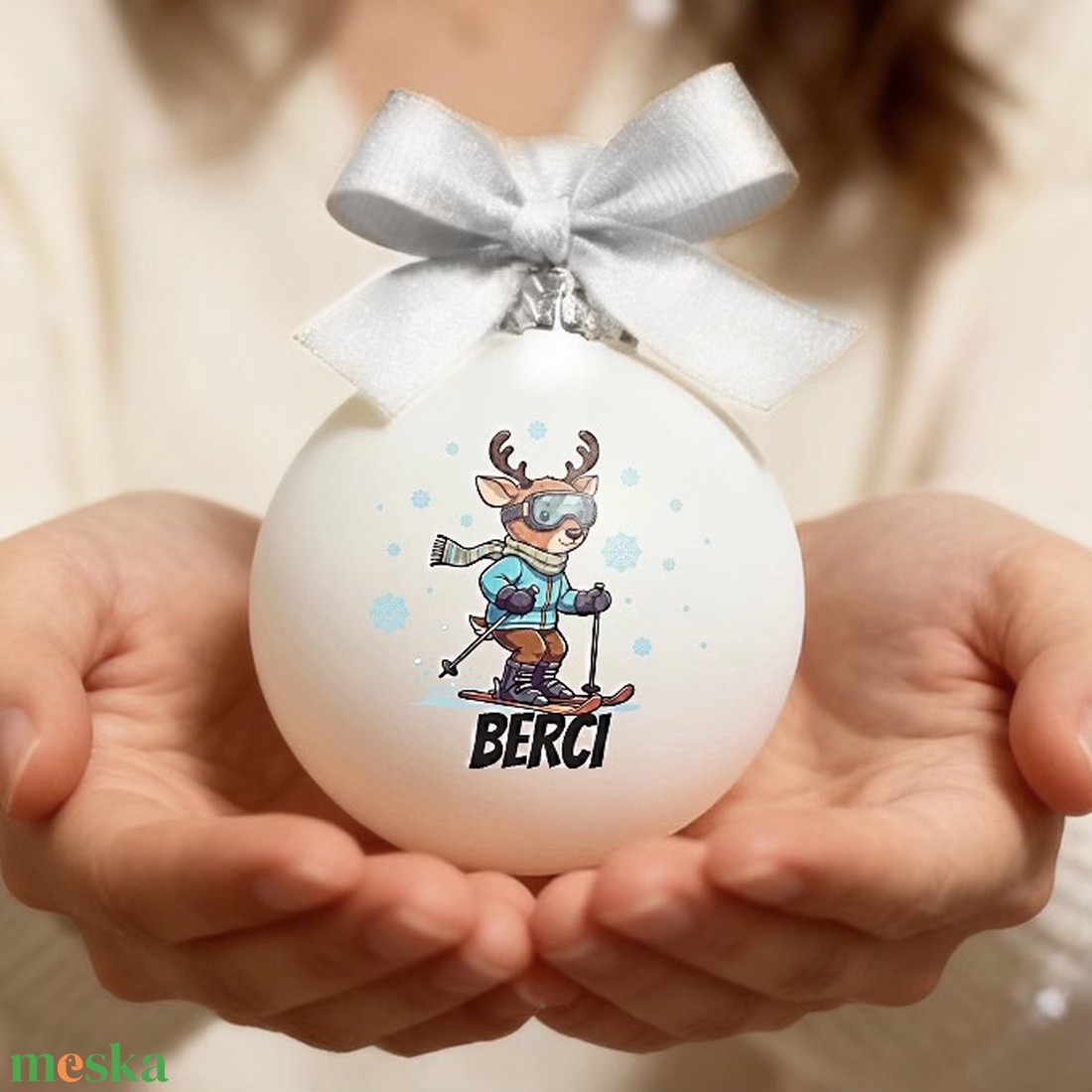 Karácsonyi üveg díszgömb egyedi névvel - Síelő rénszarvas - 100030 - karácsony - karácsonyi lakásdekoráció - karácsonyfadíszek - Meska.hu Karácsonyi üveg díszgömb egyedi névvel - Síelő rénszarvas - 100030 - karácsony - karácsonyi lakásdekoráció - karácsonyfadíszek - Meska.hu