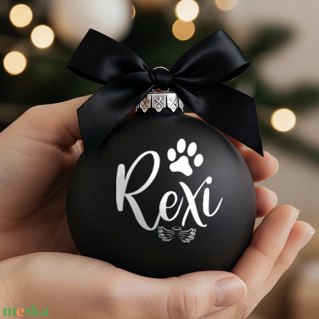 Megemlékezős karácsonyi gömb házikedvencnek - névre szóló üveg karácsonyfa dísz - karácsony - karácsonyi lakásdekoráció - karácsonyfadíszek - Meska.hu