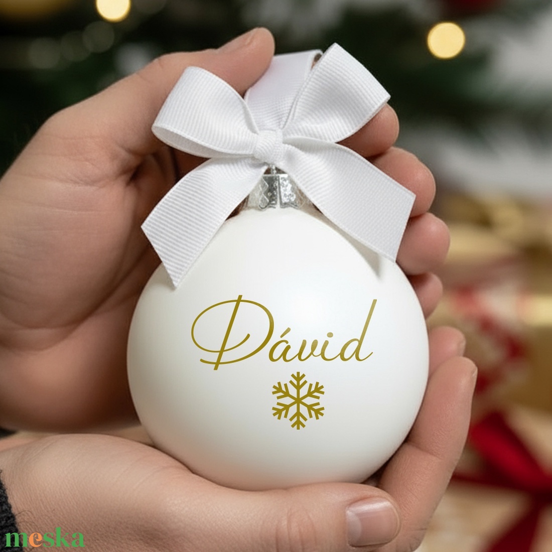 Névre szóló üveg karácsonyfa dísz  - Fehér, arannyal - karácsony - karácsonyi lakásdekoráció - karácsonyfadíszek - Meska.hu