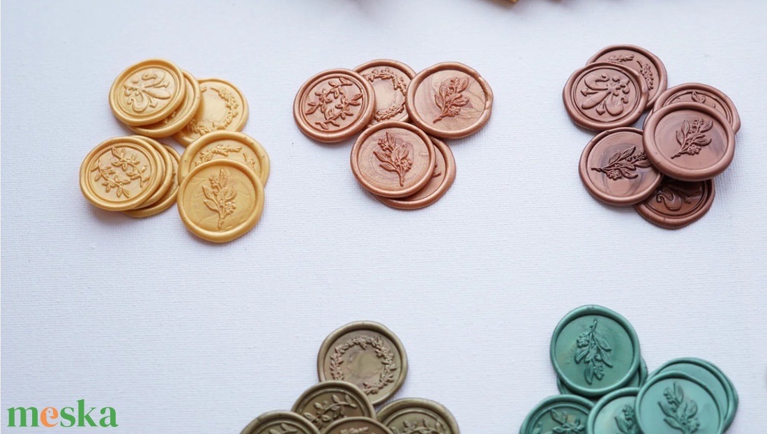 Romantikus esküvői meghívó aranyozott levél mintával díszítve  - esküvő - meghívó & kártya - meghívó - Meska.hu