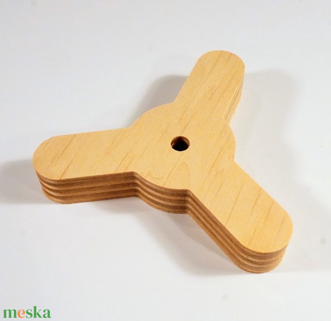 Matatófalra felszerelhető pörgettyű - kellékek & szerszámok - hobby fa alapanyag - rétegelt lemez, fa alap - Meska.hu