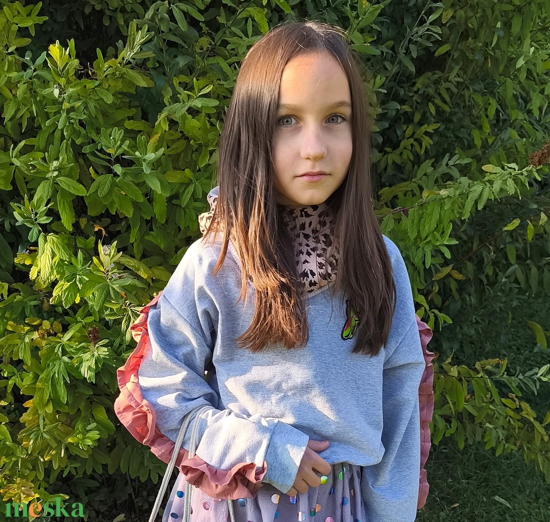 Fodros ujjú melegítő pulóver  - ruha & divat - babaruha & gyerekruha - pulóver - Meska.hu