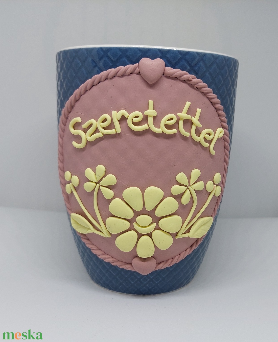 Szeretettel feliratos, virág motívumos bögre - otthon & életmód - konyhafelszerelés, tálalás - tálalás - bögre & csésze - Meska.hu Szeretettel feliratos, virág motívumos bögre - otthon & életmód - konyhafelszerelés, tálalás - tálalás - bögre & csésze - Meska.hu