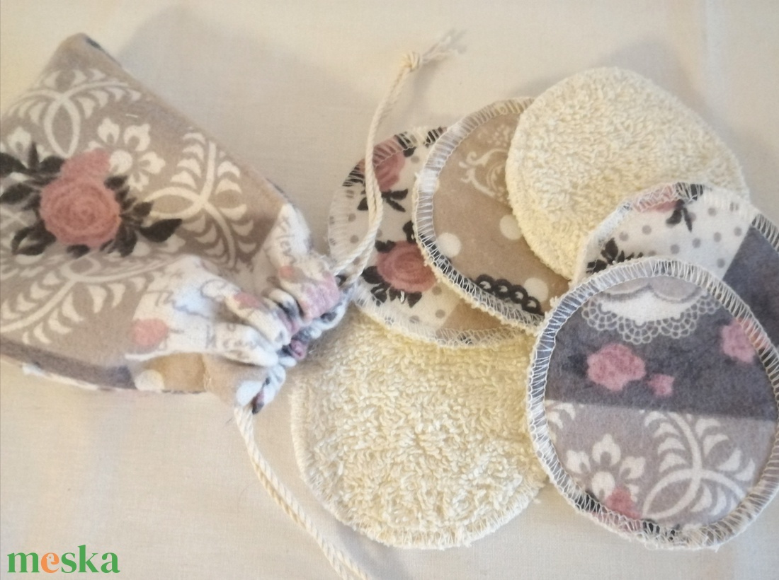 Mosható arctisztító, sminklemosó korong/ párna pamutból/Virágos Öröm  - szépségápolás - arcápolás - arctisztító korong - Meska.hu