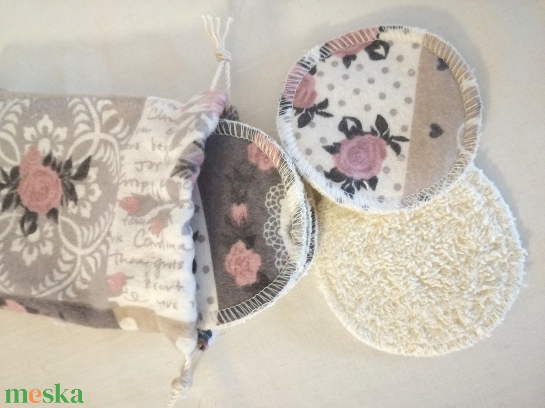 Mosható arctisztító, sminklemosó korong/ párna pamutból/Virágos Öröm  - szépségápolás - arcápolás - arctisztító korong - Meska.hu