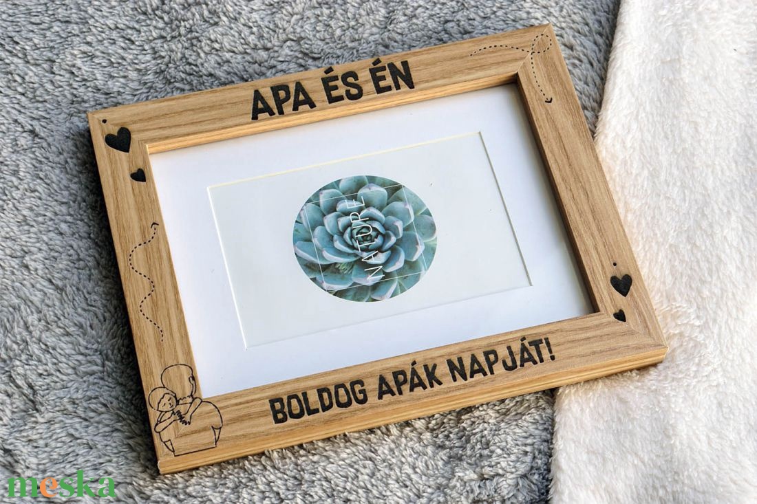 Apák napi képkeret egyedi felirattal - otthon & életmód - dekoráció - kép & falikép - képkeret - Meska.hu Apák napi képkeret egyedi felirattal - otthon & életmód - dekoráció - kép & falikép - képkeret - Meska.hu