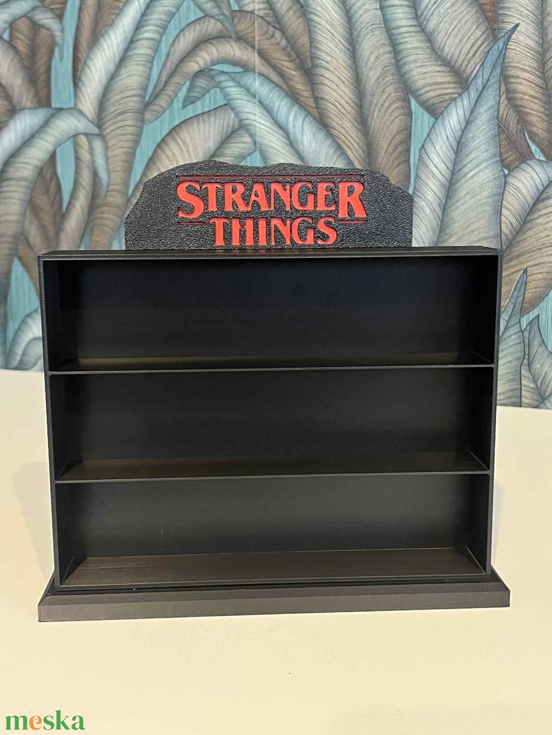 Stranger Things gyűjtői polc  12 férőhelyes Kinder figura tartó - otthon & életmód - dekoráció - asztal és polc dekoráció - dekorációs tál, tartó - Meska.hu