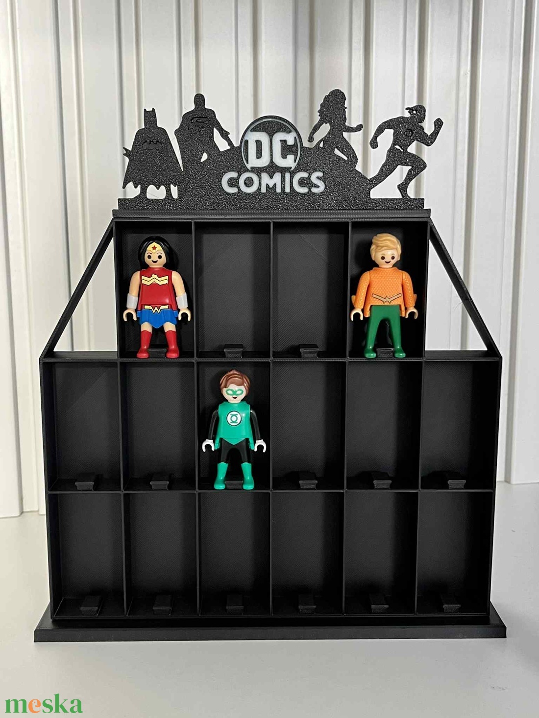 DC Comics gyűjtői polc � 16 rekeszes Kinder figura tartó - otthon & életmód - dekoráció - asztal és polc dekoráció - dekorációs tál, tartó - Meska.hu