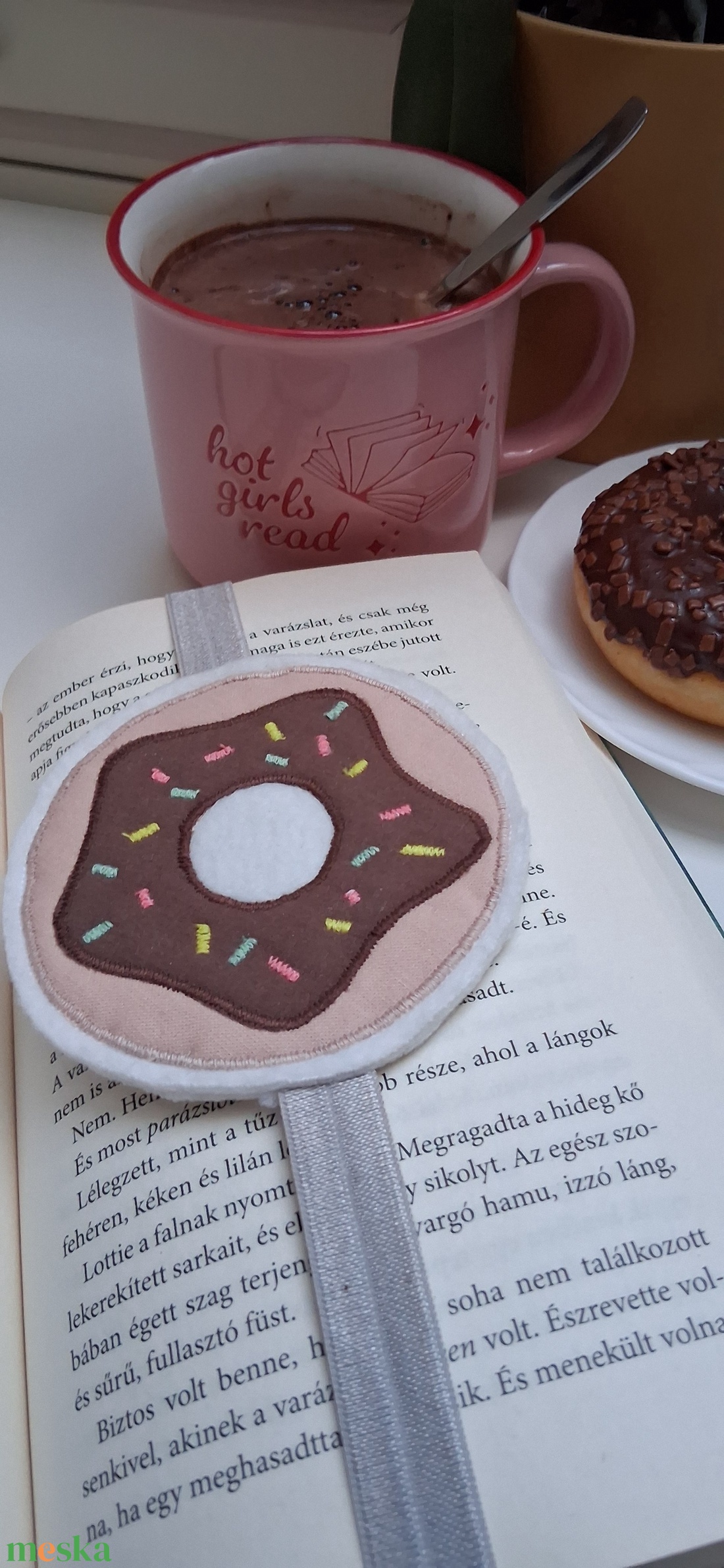 Fánk a lapok között - gumis könyvjelző - könyv & zene - könyvjelző - Meska.hu