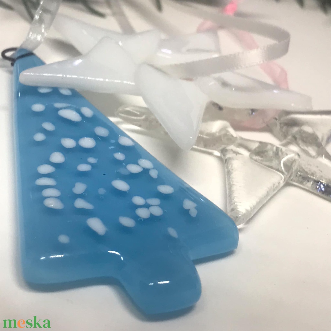 Üvegdíszek karácsonyra - opál kék - karácsony - karácsonyi lakásdekoráció - karácsonyfadíszek - Meska.hu