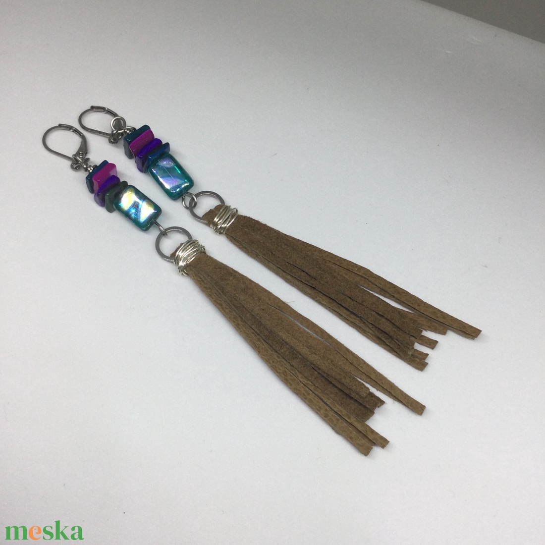 Lógós fülbevaló-4. Bőr függővel  - ékszer - fülbevaló - lógó fülbevaló - Meska.hu