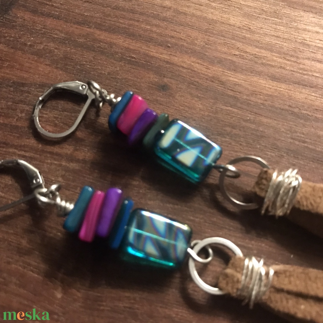 Lógós fülbevaló-4. Bőr függővel  - ékszer - fülbevaló - lógó fülbevaló - Meska.hu