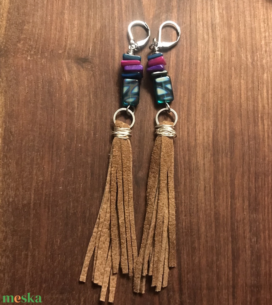 Lógós fülbevaló-4. Bőr függővel  - ékszer - fülbevaló - lógó fülbevaló - Meska.hu