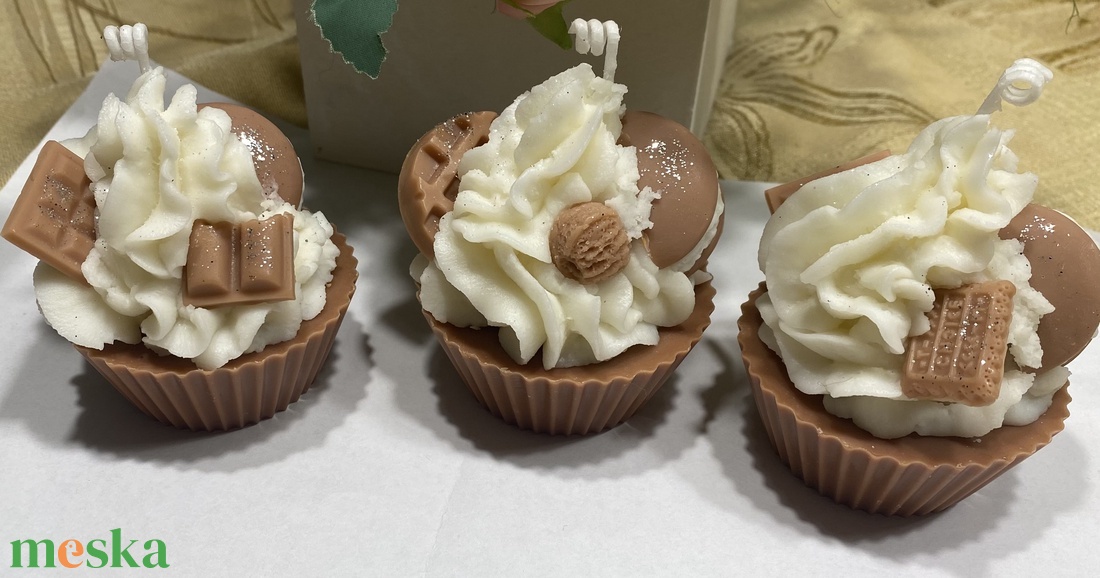 Illatos muffin illatgyertya - otthon & életmód - gyertya, illat, aroma - gyertya - Meska.hu