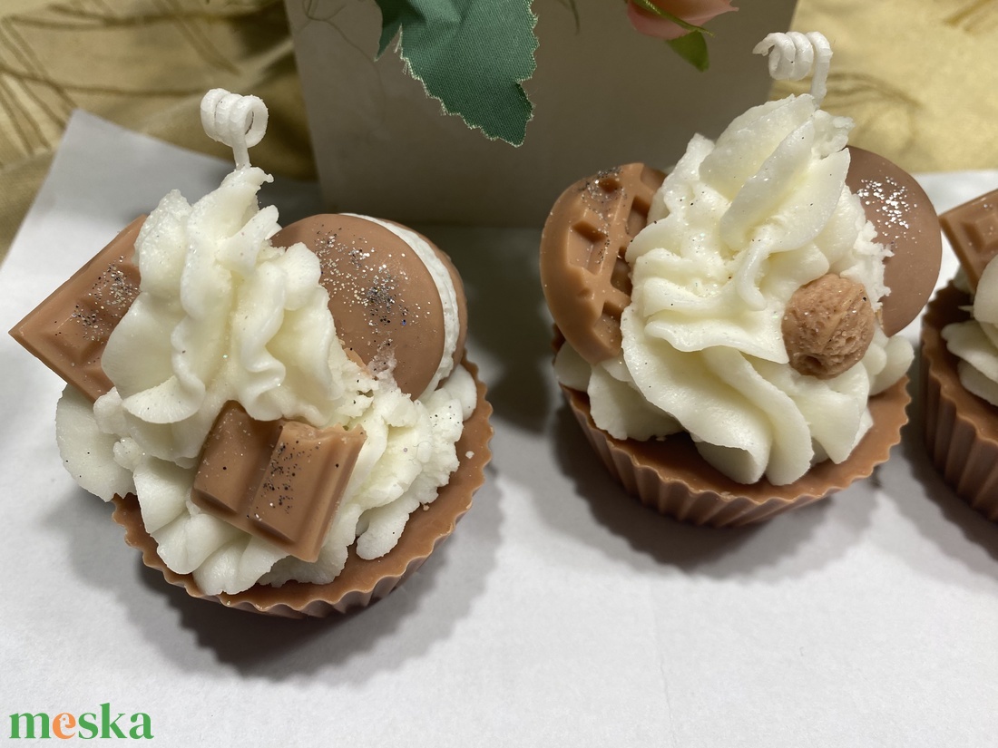 Illatos muffin illatgyertya - otthon & életmód - gyertya, illat, aroma - gyertya - Meska.hu