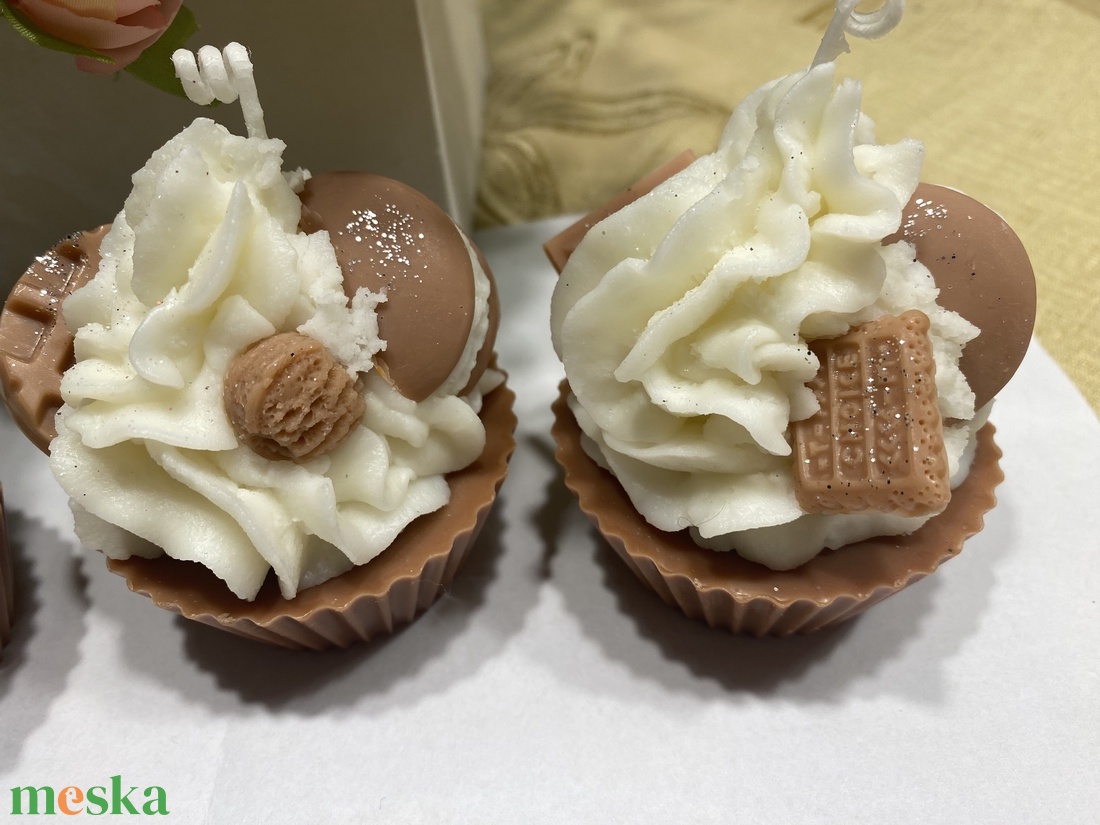 Illatos muffin illatgyertya - otthon & életmód - gyertya, illat, aroma - gyertya - Meska.hu