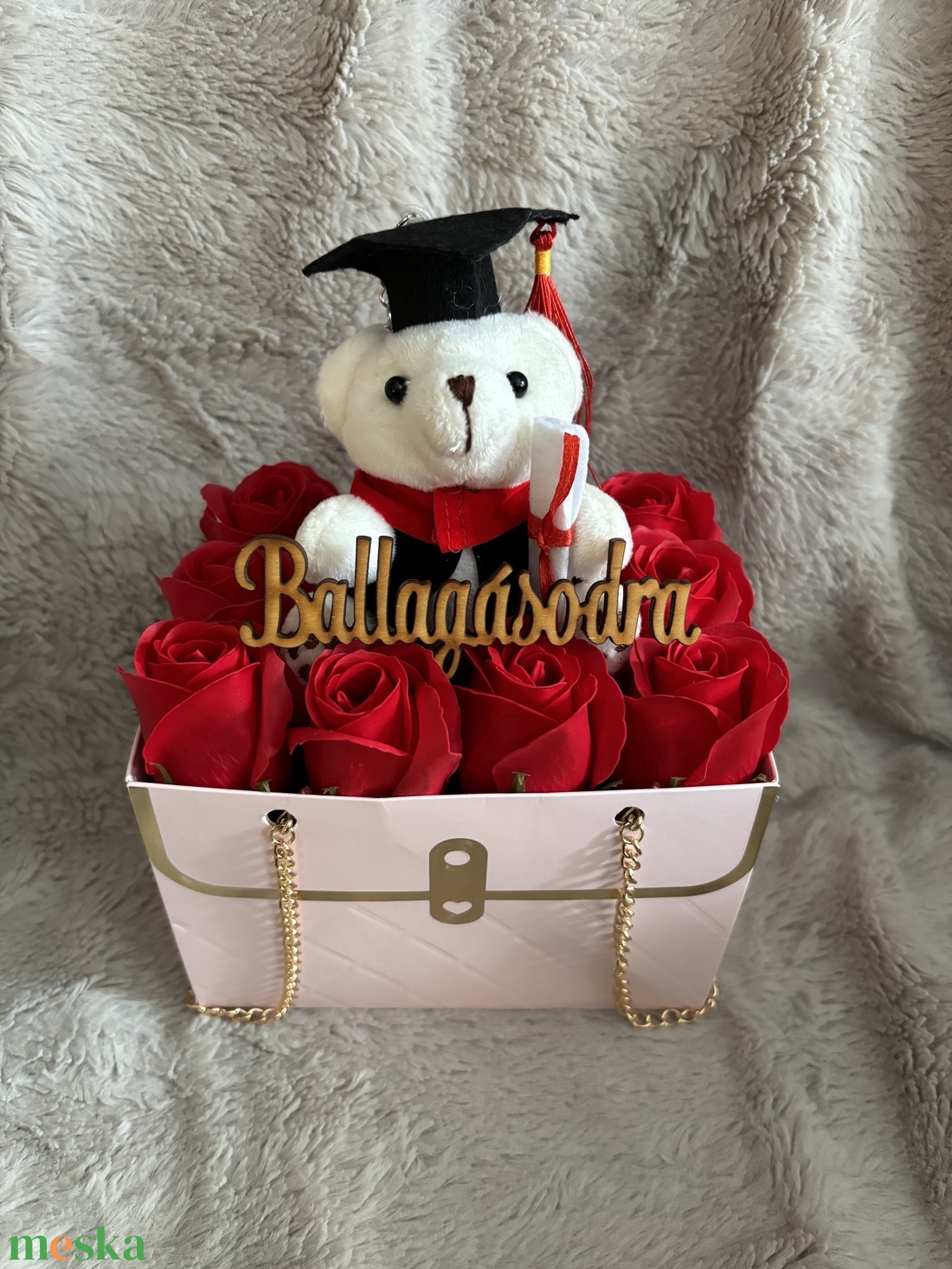 Illatos szappanrózsa táskában ballagásra - otthon & életmód - dekoráció - virágdísz és tartó - virágbox, virágdoboz - Meska.hu