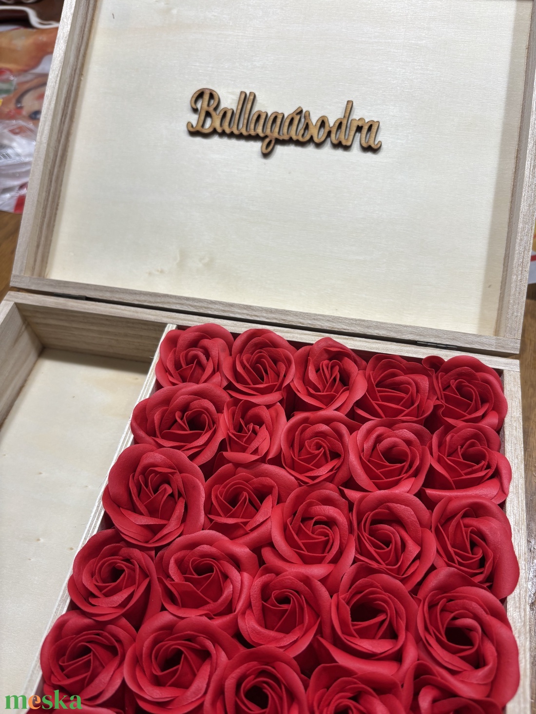 Illatos szappanrózsa fa ládikóban nőnapra,névnapra,szülőköszöntő stb - otthon & életmód - virágdekoráció - virágok - virágbox - Meska.hu