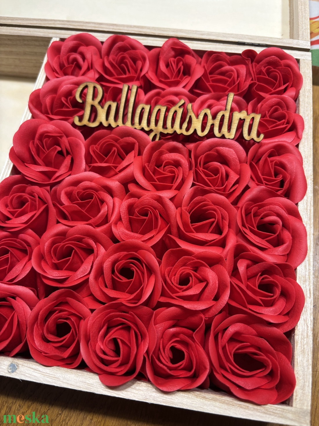 Illatos szappanrózsa fa ládikóban nőnapra,névnapra,szülőköszöntő stb - otthon & életmód - virágdekoráció - virágok - virágbox - Meska.hu