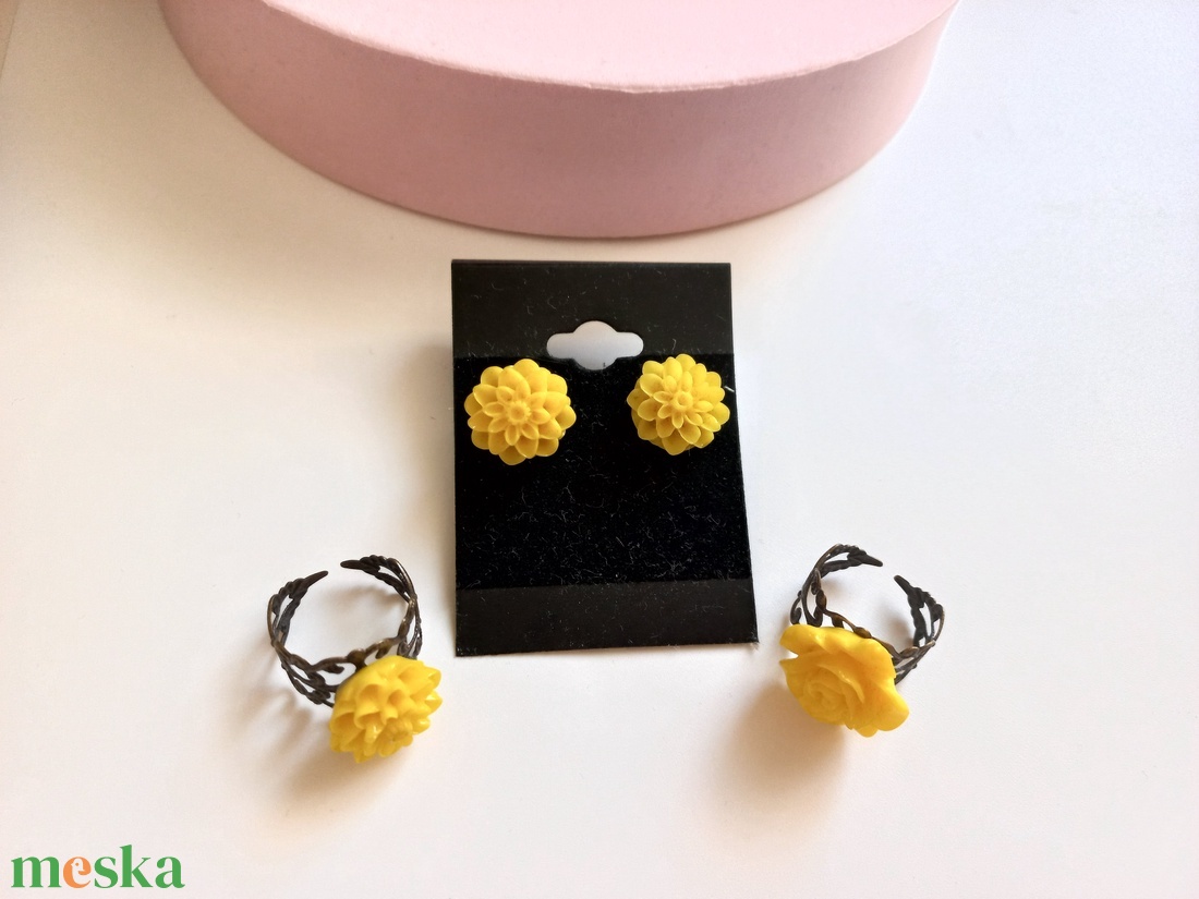 Sárga őszi virág  szett - fülbevaló és gyűrű  - ékszer - gyűrű - figurális gyűrű - Meska.hu
