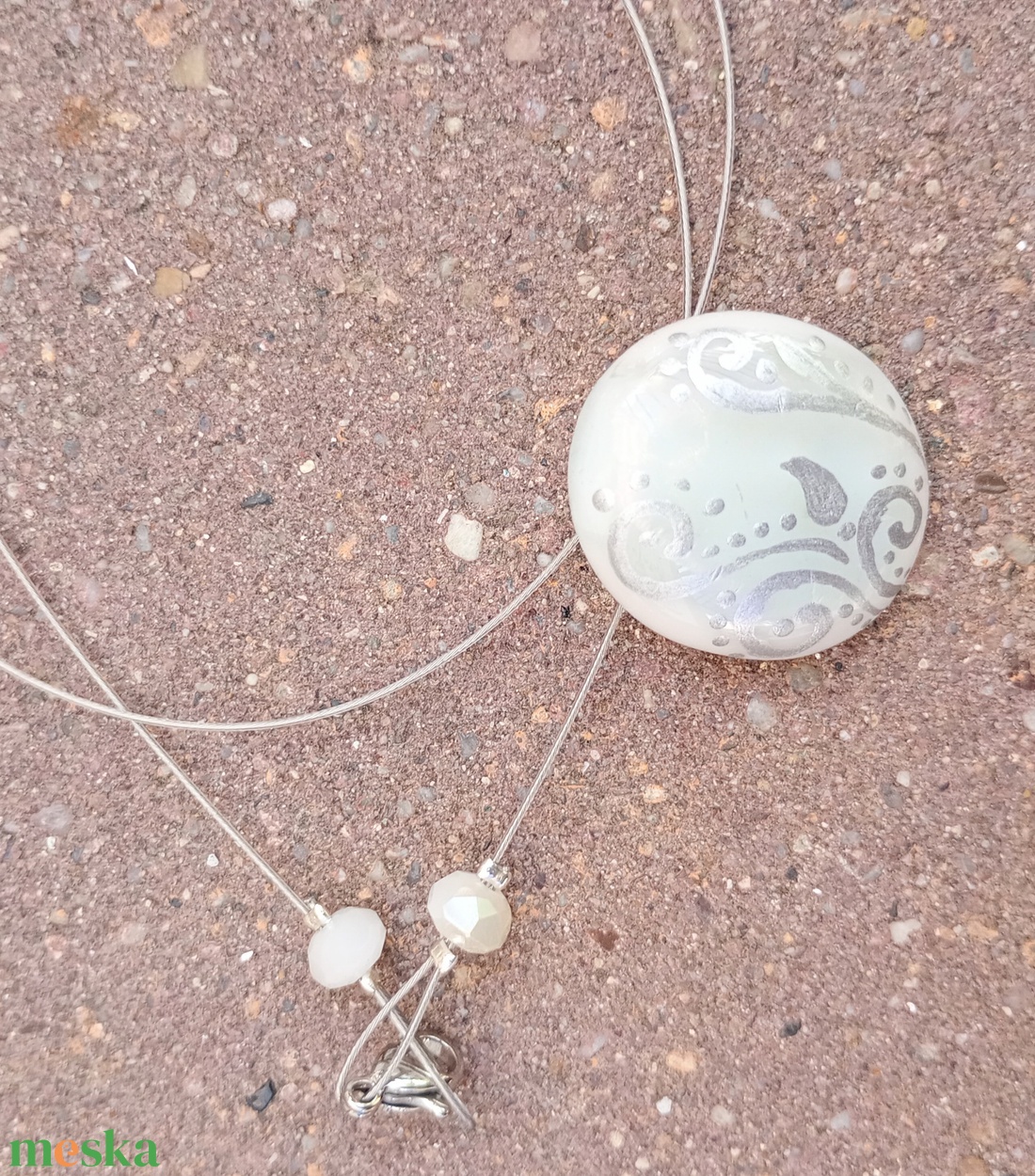 Fehér üvegnyaklánc - ékszer - nyaklánc - medálos nyaklánc - Meska.hu
