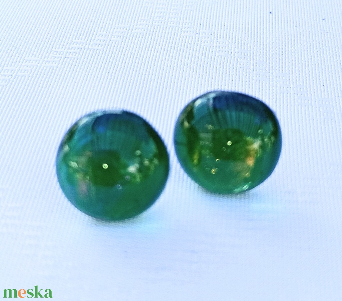 Zöld üvegfülbevaló  - ékszer - fülbevaló - pötty fülbevaló - Meska.hu Zöld üvegfülbevaló  - ékszer - fülbevaló - pötty fülbevaló - Meska.hu