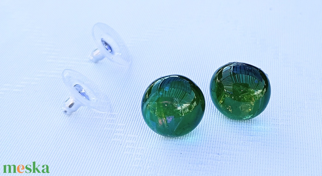 Zöld üvegfülbevaló  - ékszer - fülbevaló - pötty fülbevaló - Meska.hu Zöld üvegfülbevaló  - ékszer - fülbevaló - pötty fülbevaló - Meska.hu