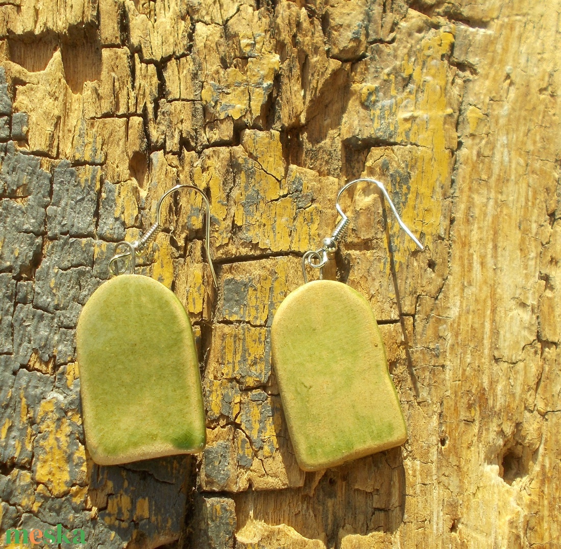 Antikolt zöld fülbevaló - ékszer - fülbevaló - lógó fülbevaló - Meska.hu
