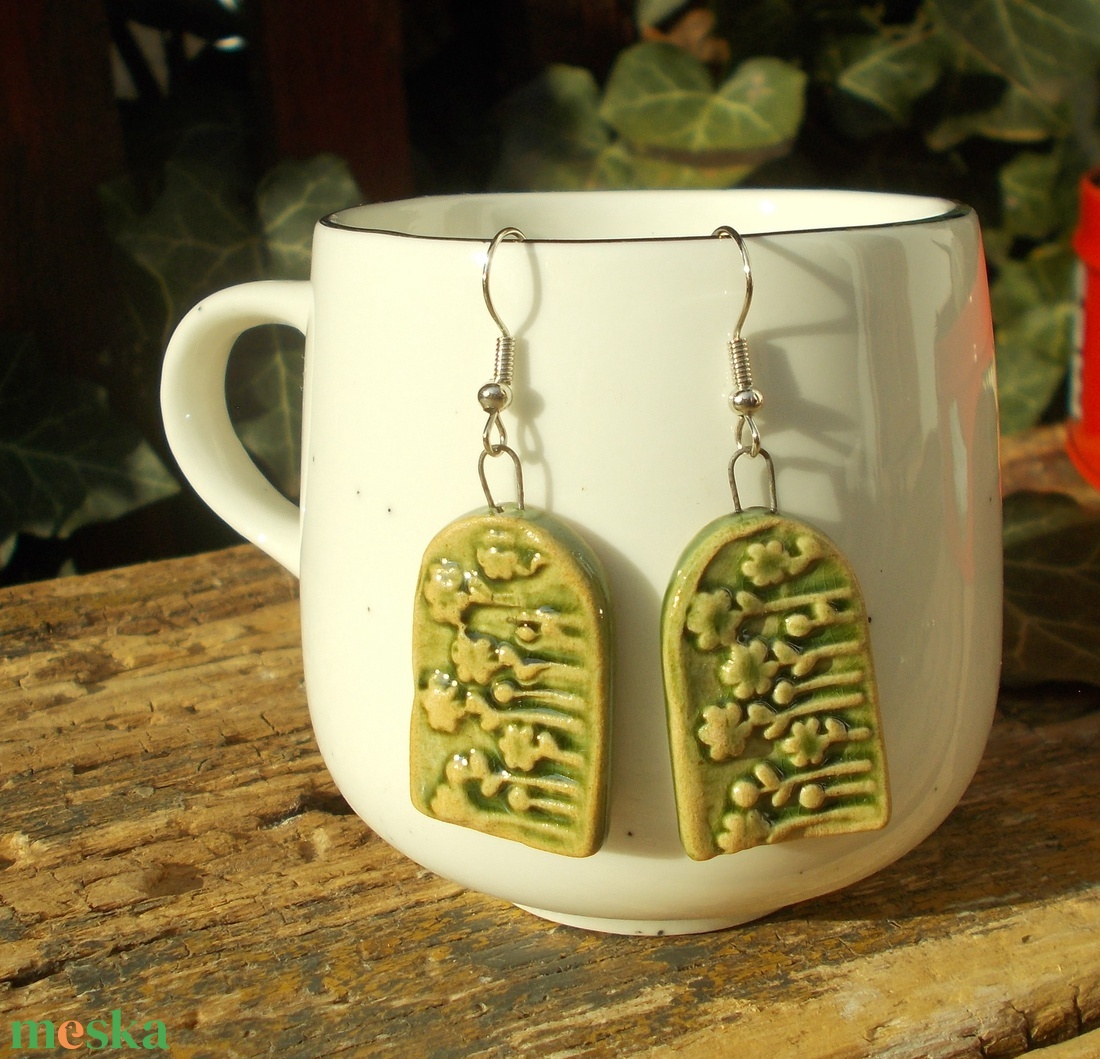 Antikolt zöld fülbevaló - ékszer - fülbevaló - lógó fülbevaló - Meska.hu