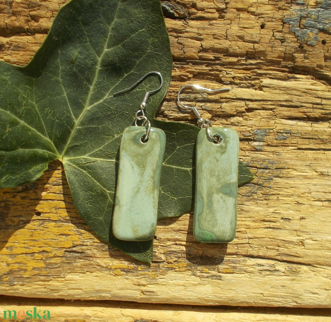 Antikolt zöld fülbevaló - ékszer - fülbevaló - lógó fülbevaló - Meska.hu