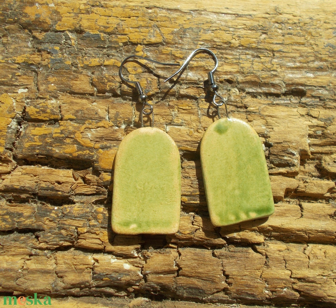 Antikolt zöld fülbevaló - ékszer - fülbevaló - lógó fülbevaló - Meska.hu