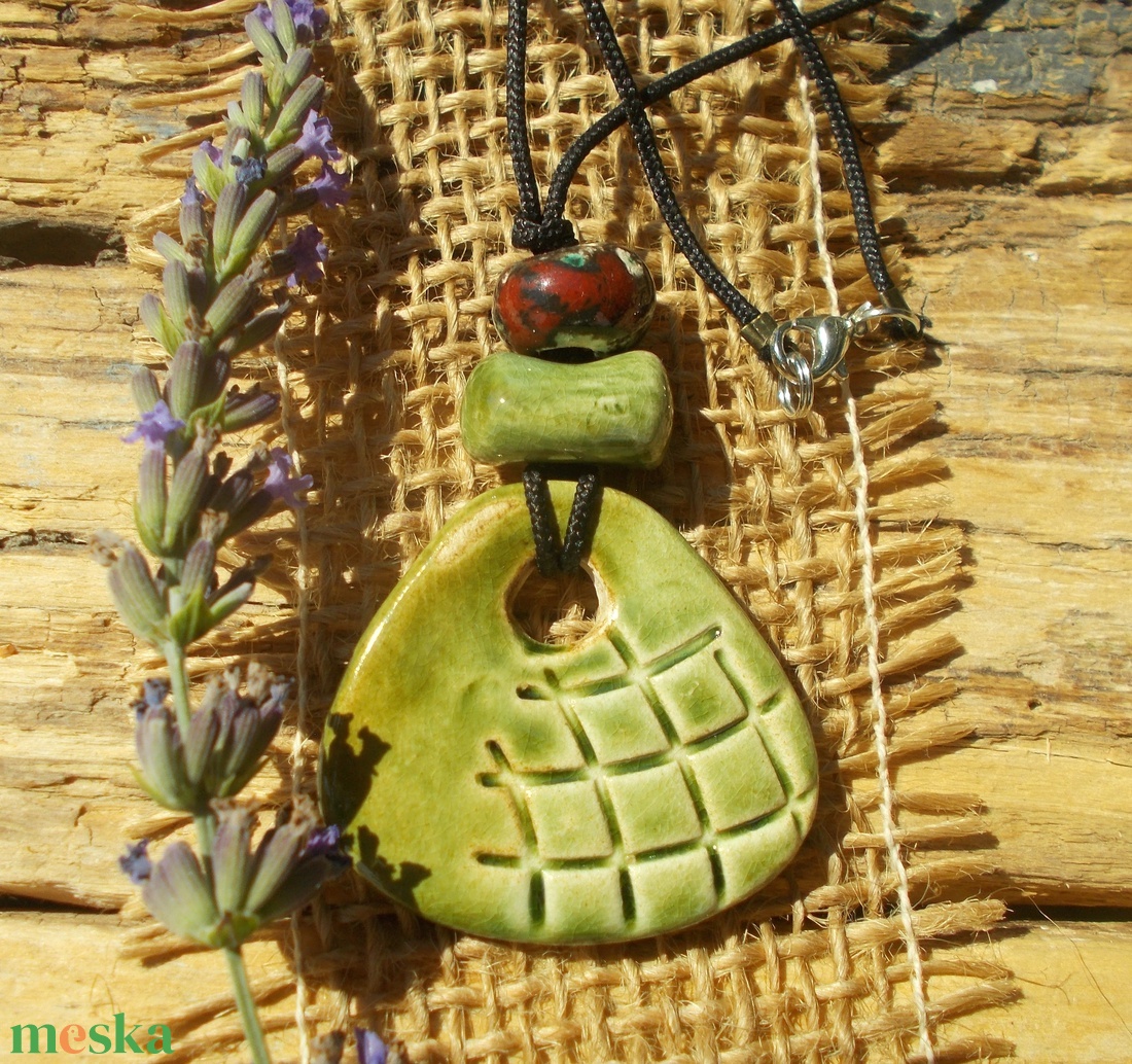 Zöld nyaklánc - ékszer - nyaklánc - medálos nyaklánc - Meska.hu