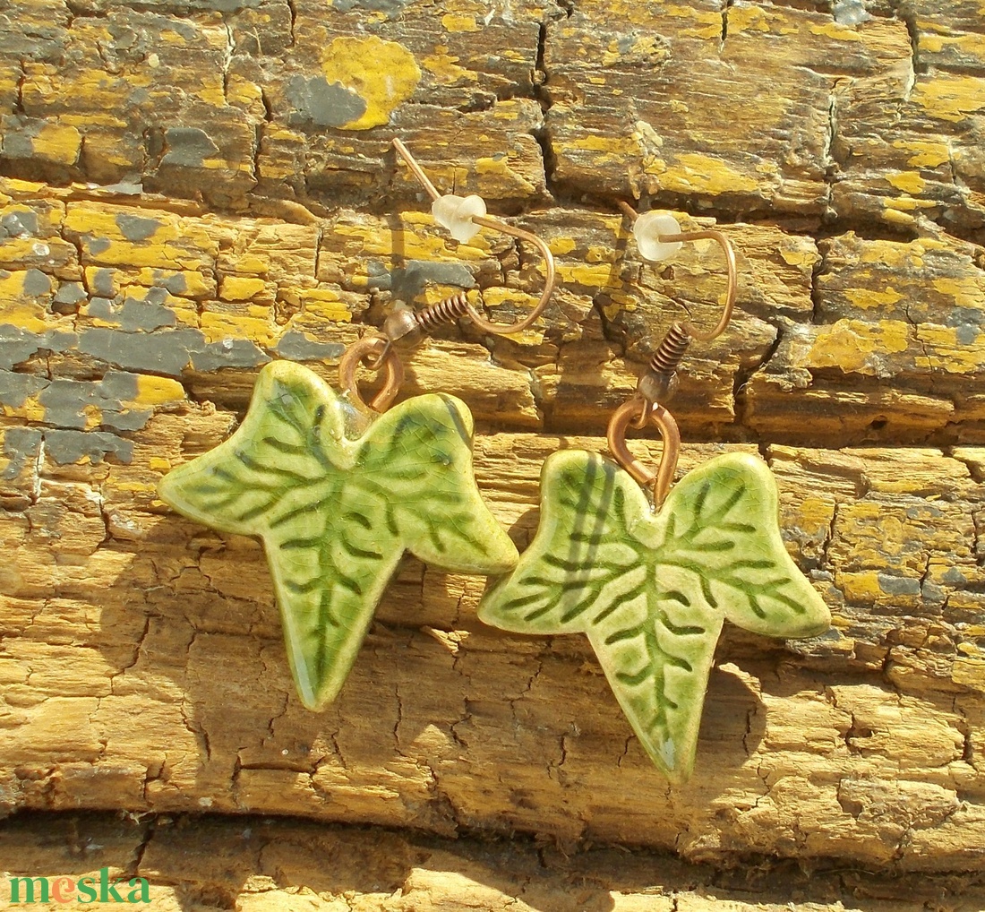 Borostyán leveles  fülbevaló - ékszer - fülbevaló - lógó fülbevaló - Meska.hu