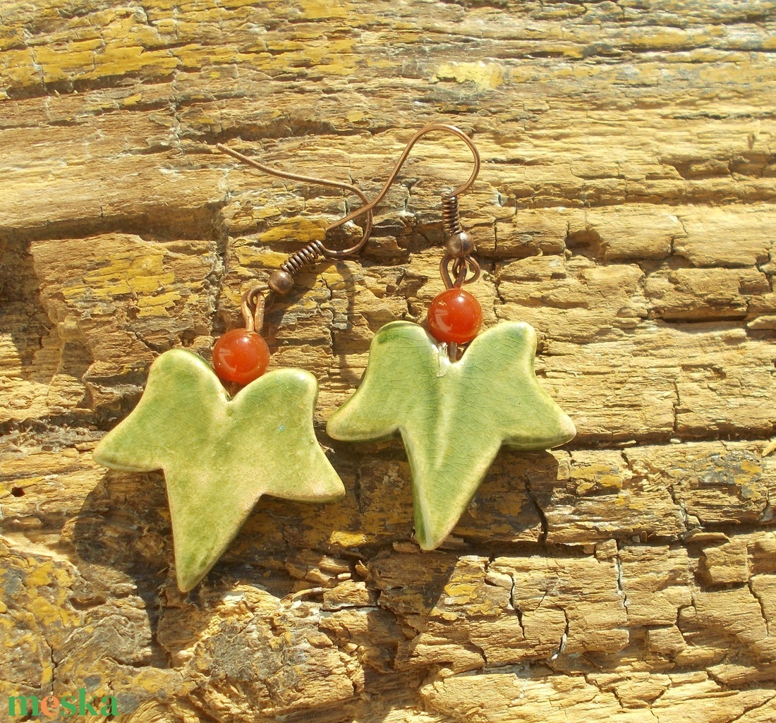Borostyán leveles  fülbevaló - ékszer - fülbevaló - lógó fülbevaló - Meska.hu
