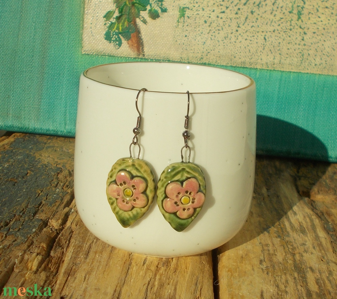 Virág fülbevaló - ékszer - fülbevaló - lógó fülbevaló - Meska.hu