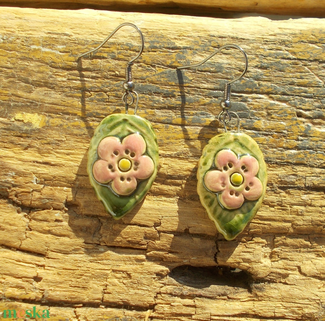 Virág fülbevaló - ékszer - fülbevaló - lógó fülbevaló - Meska.hu