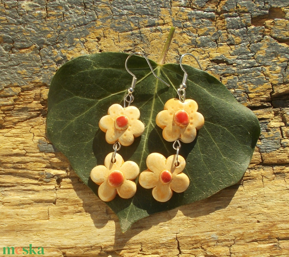 Virágos fülbevaló - ékszer - fülbevaló - lógó fülbevaló - Meska.hu