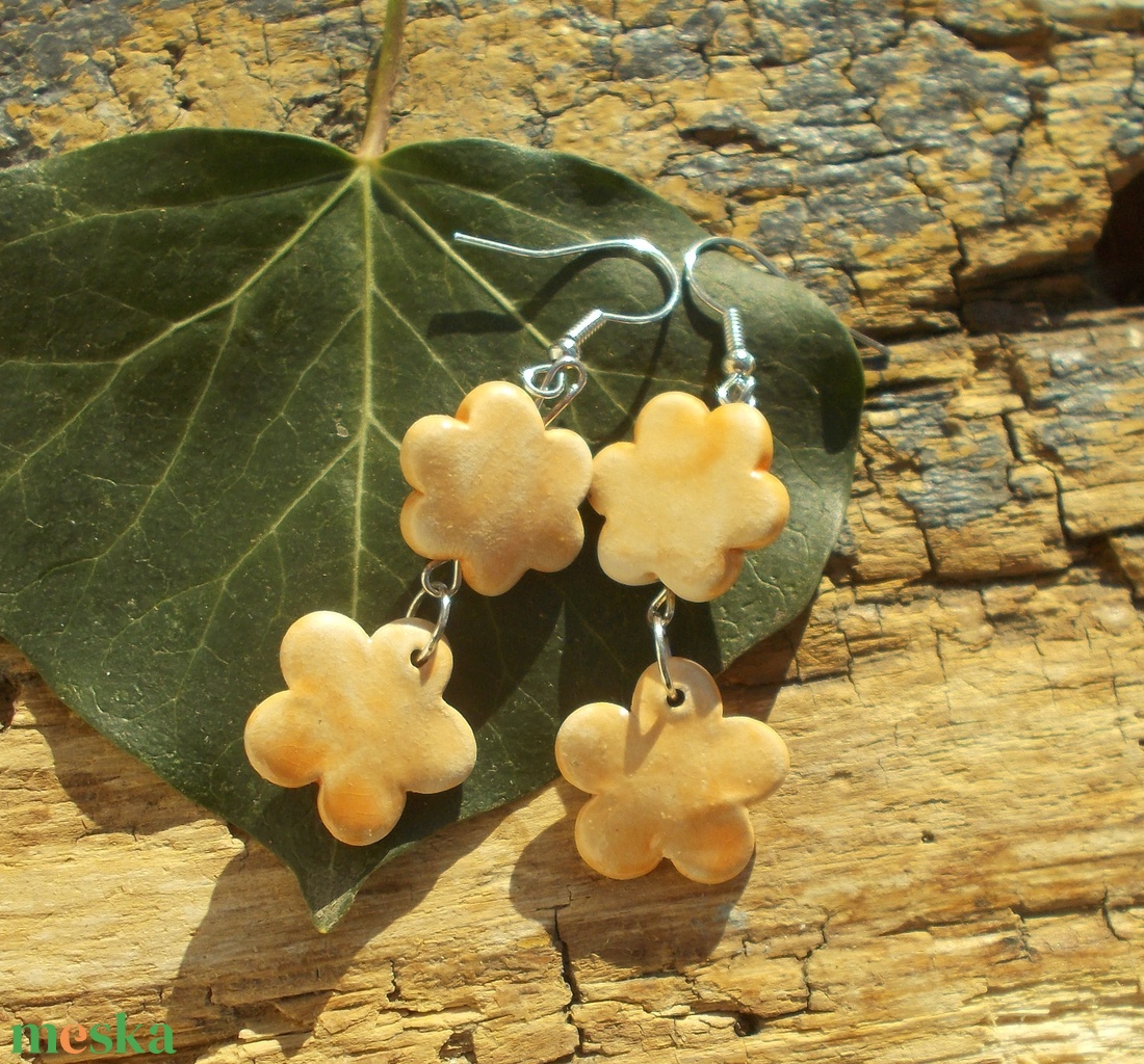 Virágos fülbevaló - ékszer - fülbevaló - lógó fülbevaló - Meska.hu