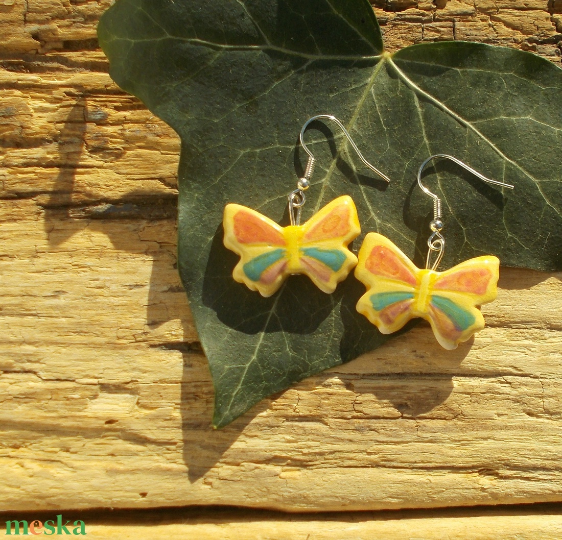 Pillangós fülbevaló - ékszer - fülbevaló - lógó fülbevaló - Meska.hu