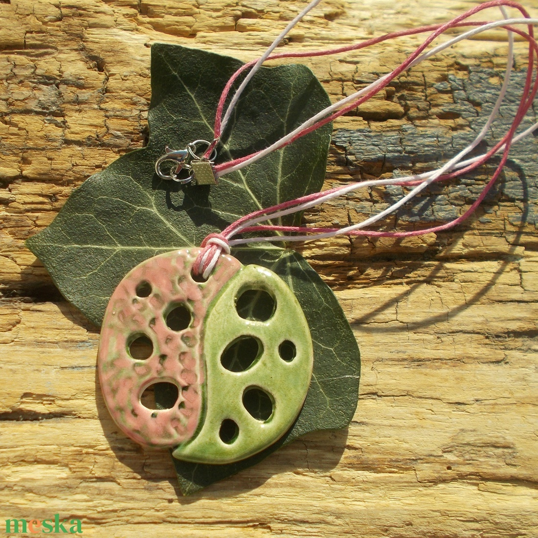 Zöld-rózsaszín nyaklánc - ékszer - nyaklánc - medálos nyaklánc - Meska.hu