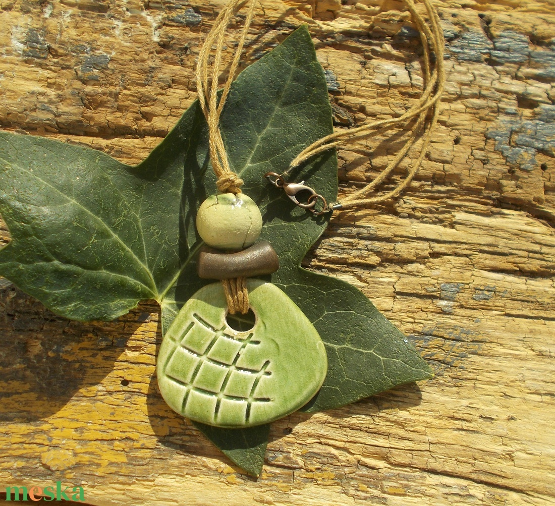 Zöld nyaklánc - ékszer - nyaklánc - medálos nyaklánc - Meska.hu