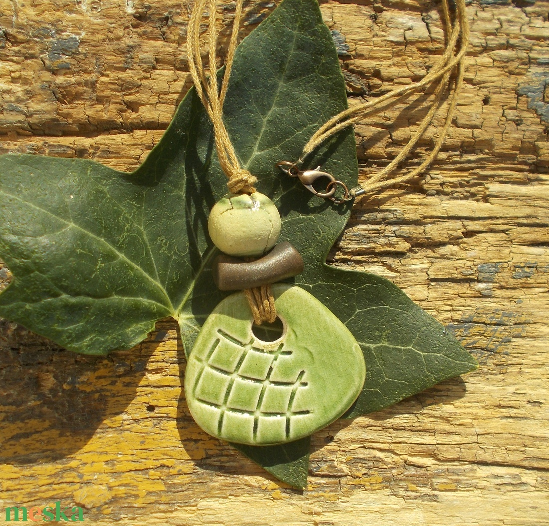 Zöld nyaklánc - ékszer - nyaklánc - medálos nyaklánc - Meska.hu