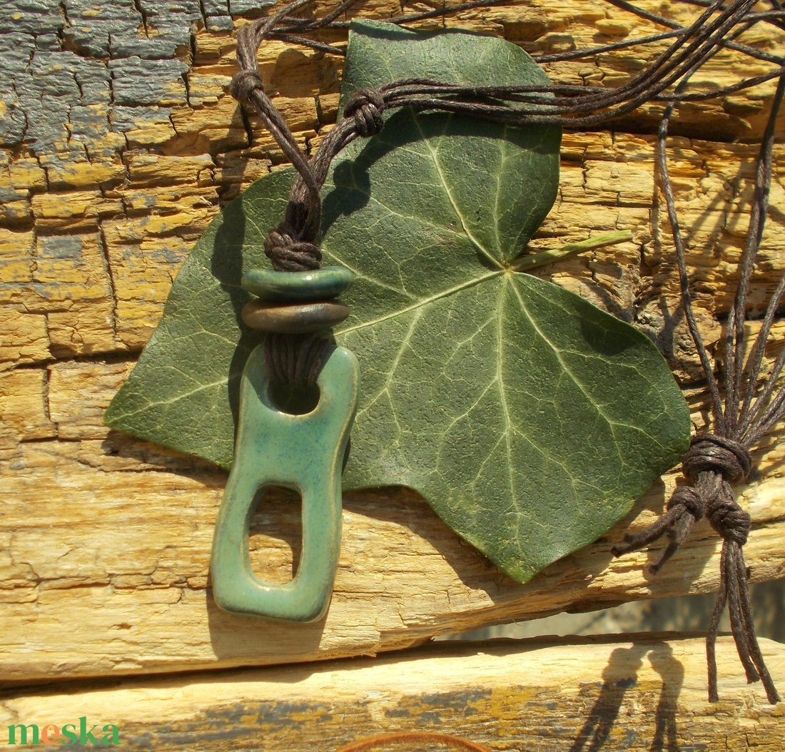 Türkiz-barna nyaklánc - ékszer - nyaklánc - medálos nyaklánc - Meska.hu