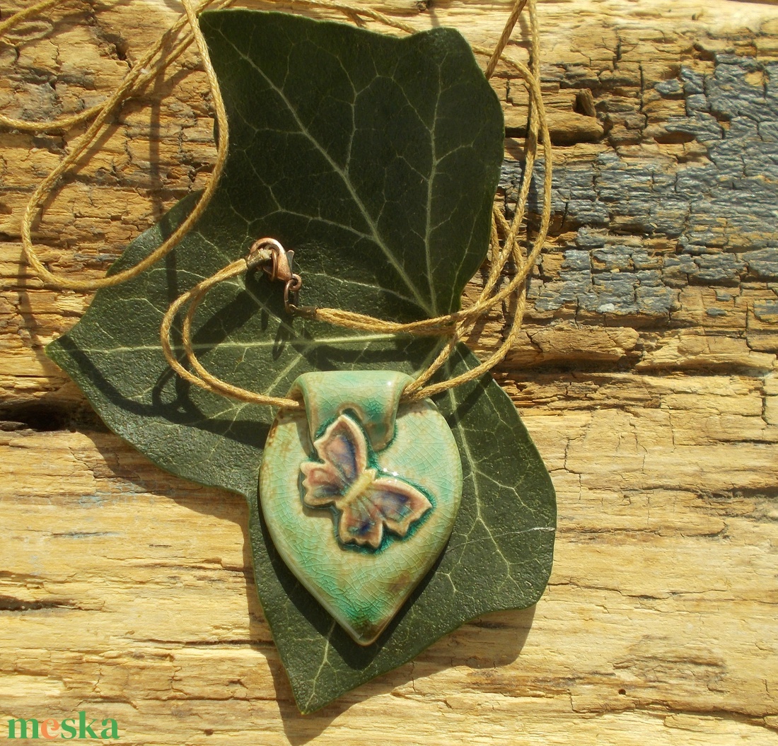 Pillangós nyaklánc - ékszer - nyaklánc - medálos nyaklánc - Meska.hu